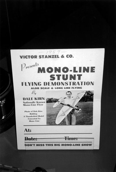 Poster of the countrywide demos by Speed flier Dale Kirn. He showed the Mono-Line system’s speed and aerobatics abilities. 