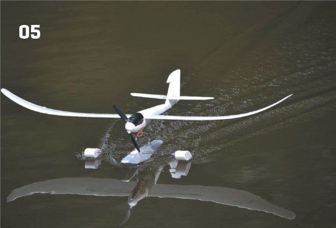 This Micro Radian-powered glider was spotted at the NEAT Fair. It features a creative center float modification to allow flying from small ponds. 
