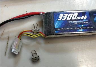 Clipping an object onto the wires is another common way to indicate the charge status of a battery, as seen here with the binder clip on Bill Perry’s LiPo. Photo by Bill Perry.