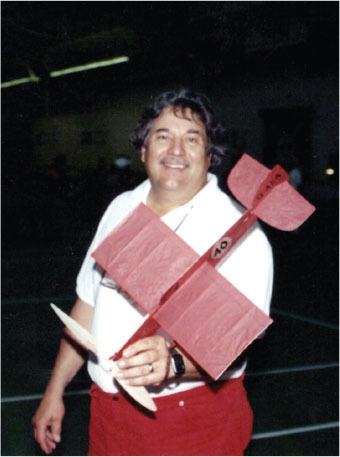 Chuck, with his winning Cassutt No-Cal racer, at the 1992 USIC. 