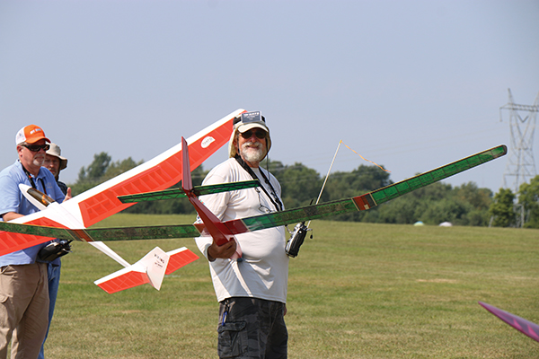 mark groves smiles while waiting to compete in nostalgia thermal rc soaring