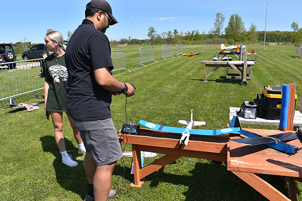 Instructor Bill Reed buddy-boxed the students, allowing them a chance to learn the basics of flight. 