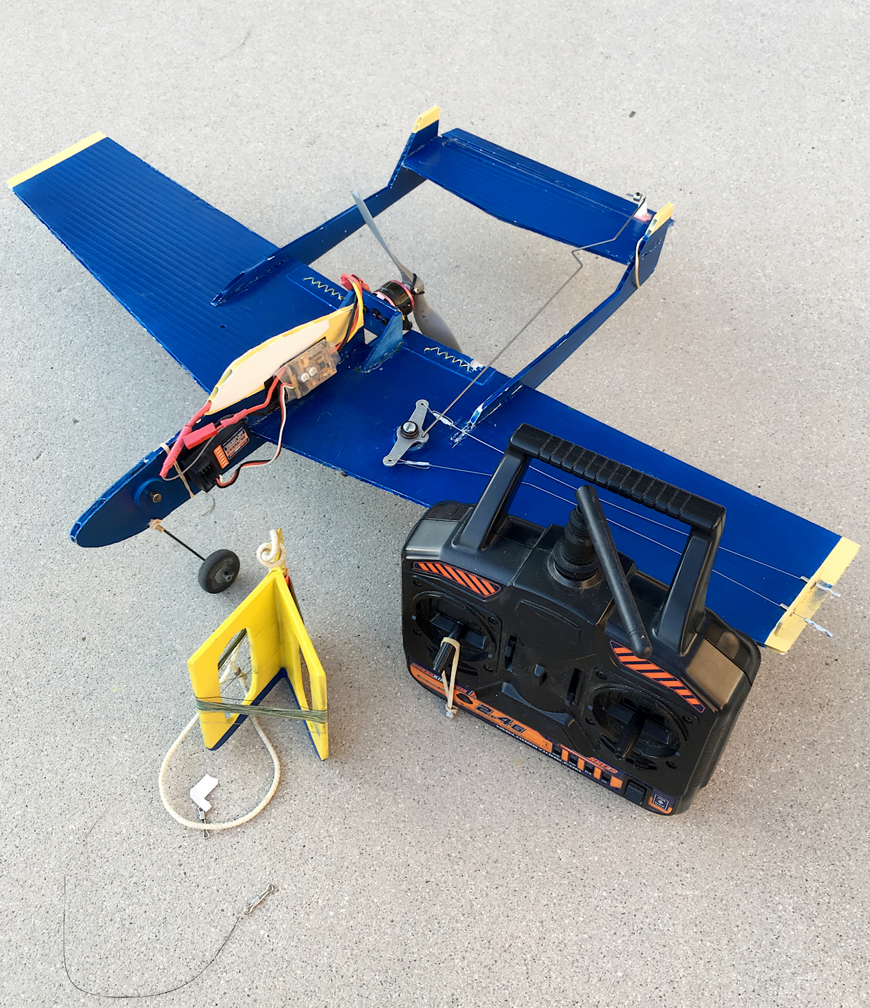 This is an electric CL trainer setup used by the Knights of the Round Circle in Southern California. Note the special V-shaped training handle.