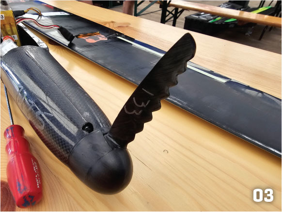  This is an Australian-designed, left-handed, sawtooth, singleblade propeller with a 133mm pitch. It pivots to reduce stress points in order to run a thinner-blade, sawtooth leading edge for spanwise flow straightening. It works well in nice, warm weather