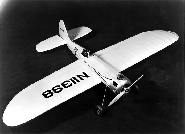 Many modelers think the Galloping Comedian is the most beautiful Old-Time Stunt design of all time. Red’s original features a spun-aluminum cowling and a Fox .35. James A. Hunt photo. 