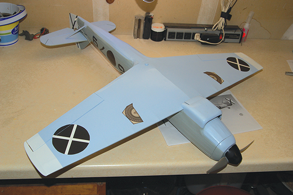 Outlines of the landing gear doors complement the wheel well decals to complete the illusion.